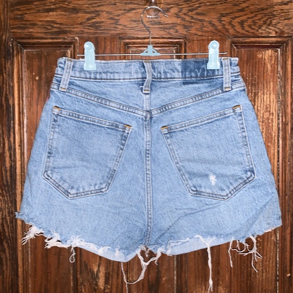 Abercrombie & Fitch The 90’s Straight Ultra High Rise Jean Shorts - Picture 9 of 10